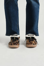 Load image into Gallery viewer, 30" Straight Leg Jean w/ Bellyband in Oaklee
