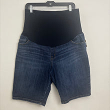 Load image into Gallery viewer, Full Panel Maternity Bermuda Jean Short - L
