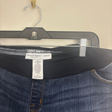 Load image into Gallery viewer, Full Panel Maternity Bermuda Jean Short - L
