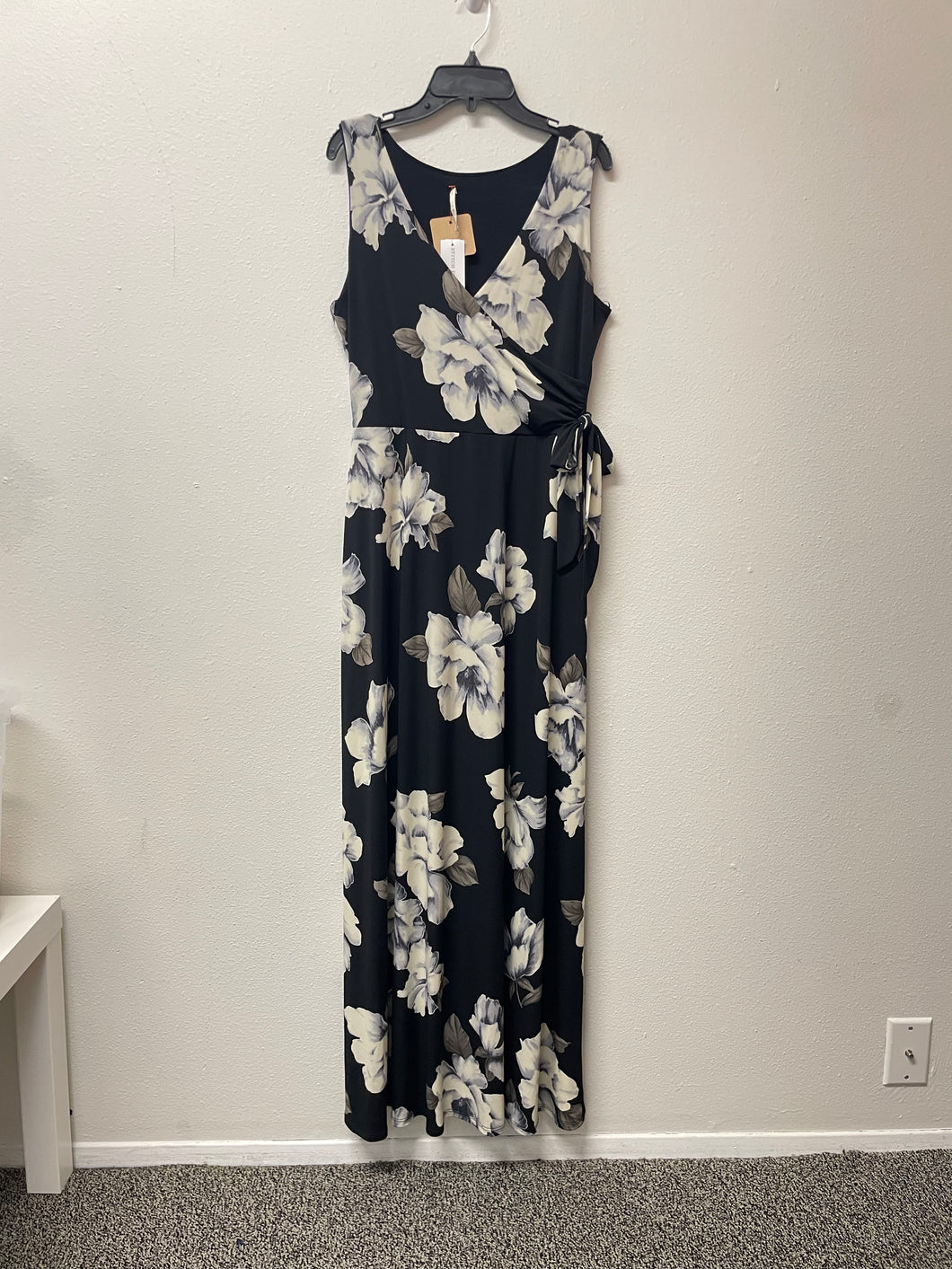 Le Lis Faux Wrap Maxi Dress- Medium