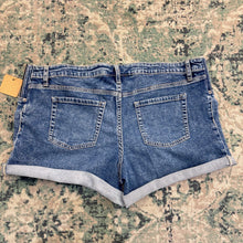 Load image into Gallery viewer, Midi Maternity Short - X-Large

