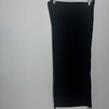 Load image into Gallery viewer, Ribbed Midi Skirt and Wrap Top Set - M

