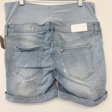 Load image into Gallery viewer, Light Wash Denim Shorts - M
