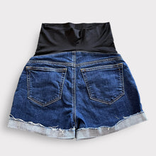 Load image into Gallery viewer, Distressed Shorts- XS
