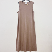 Load image into Gallery viewer, Sleeveless Maxi Dress - L
