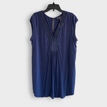 Load image into Gallery viewer, Detailed Sleeveless Top- M
