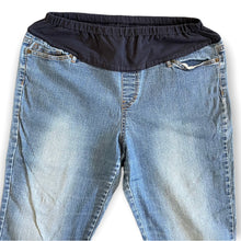 Load image into Gallery viewer, Light Wash Bootcut Jeans- XXL
