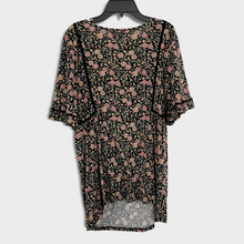 Load image into Gallery viewer, Black Floral Top- S
