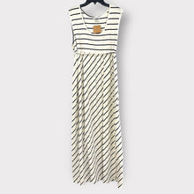 Load image into Gallery viewer, B/W Sleeveless Striped Dress- XXXL

