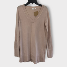 Load image into Gallery viewer, V Neck Sweater- XS
