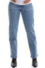 Load image into Gallery viewer, 30” Straight Leg Jean in Analise
